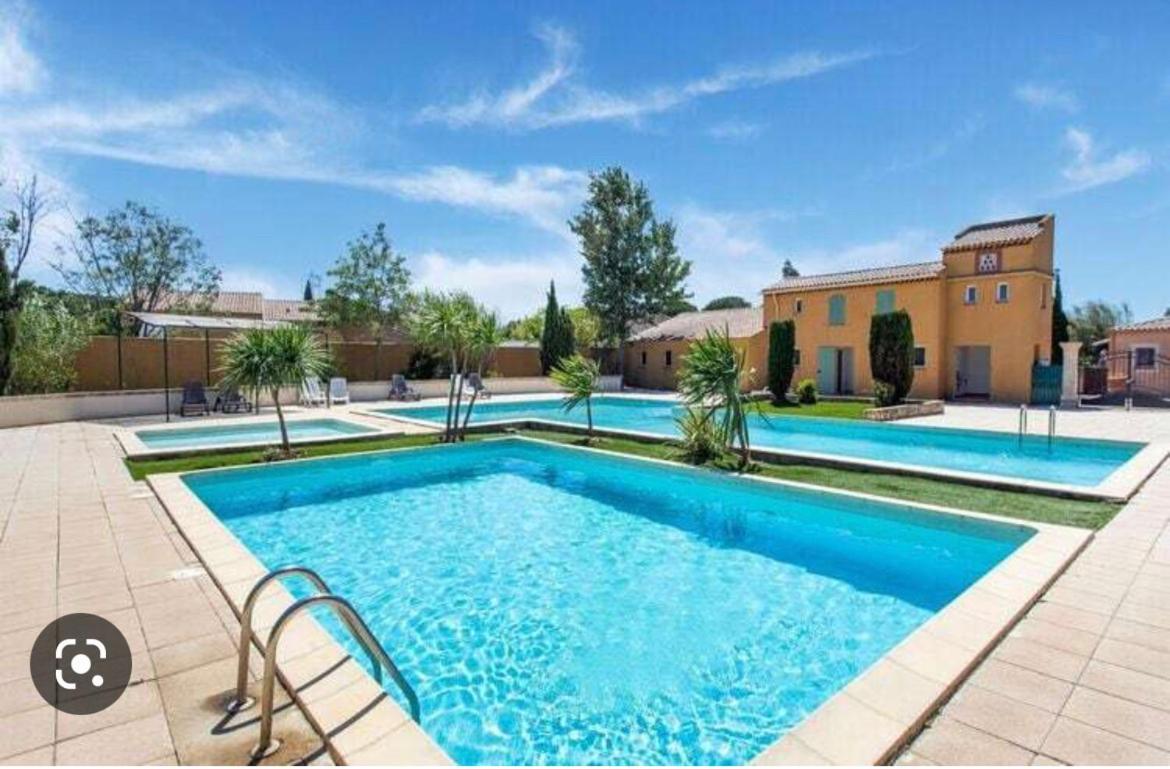 Maison De Vacances Dans Residence Avec Piscine Арль Экстерьер фото
